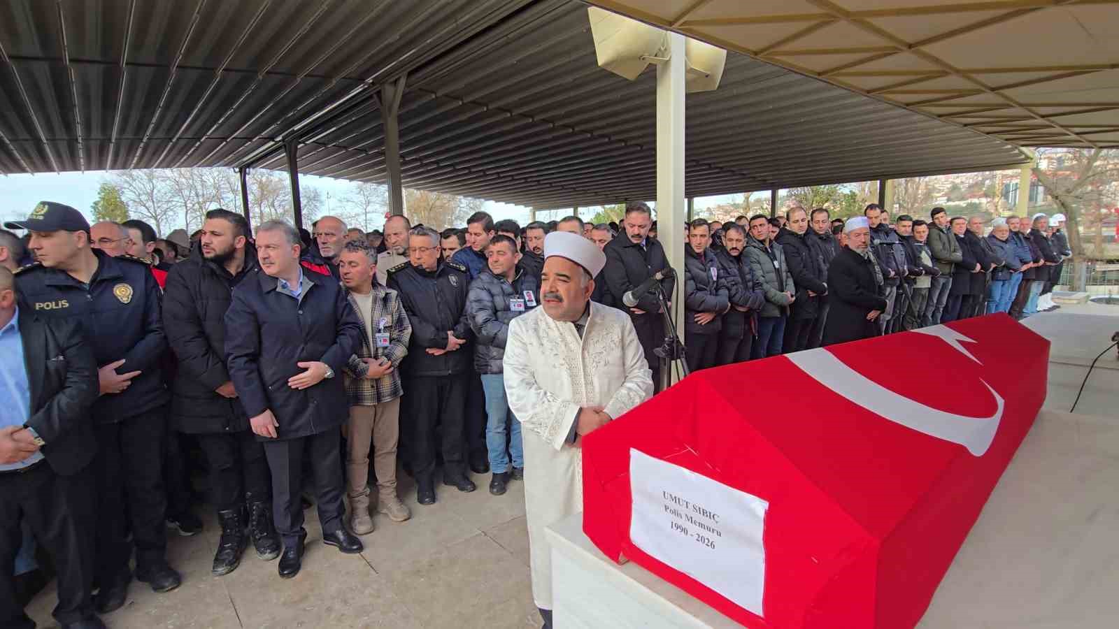 silahini temizlerken hayatini kaybeden polis memuru zonguldakta son yolculuguna ugurlandi 1 tINRIS2G