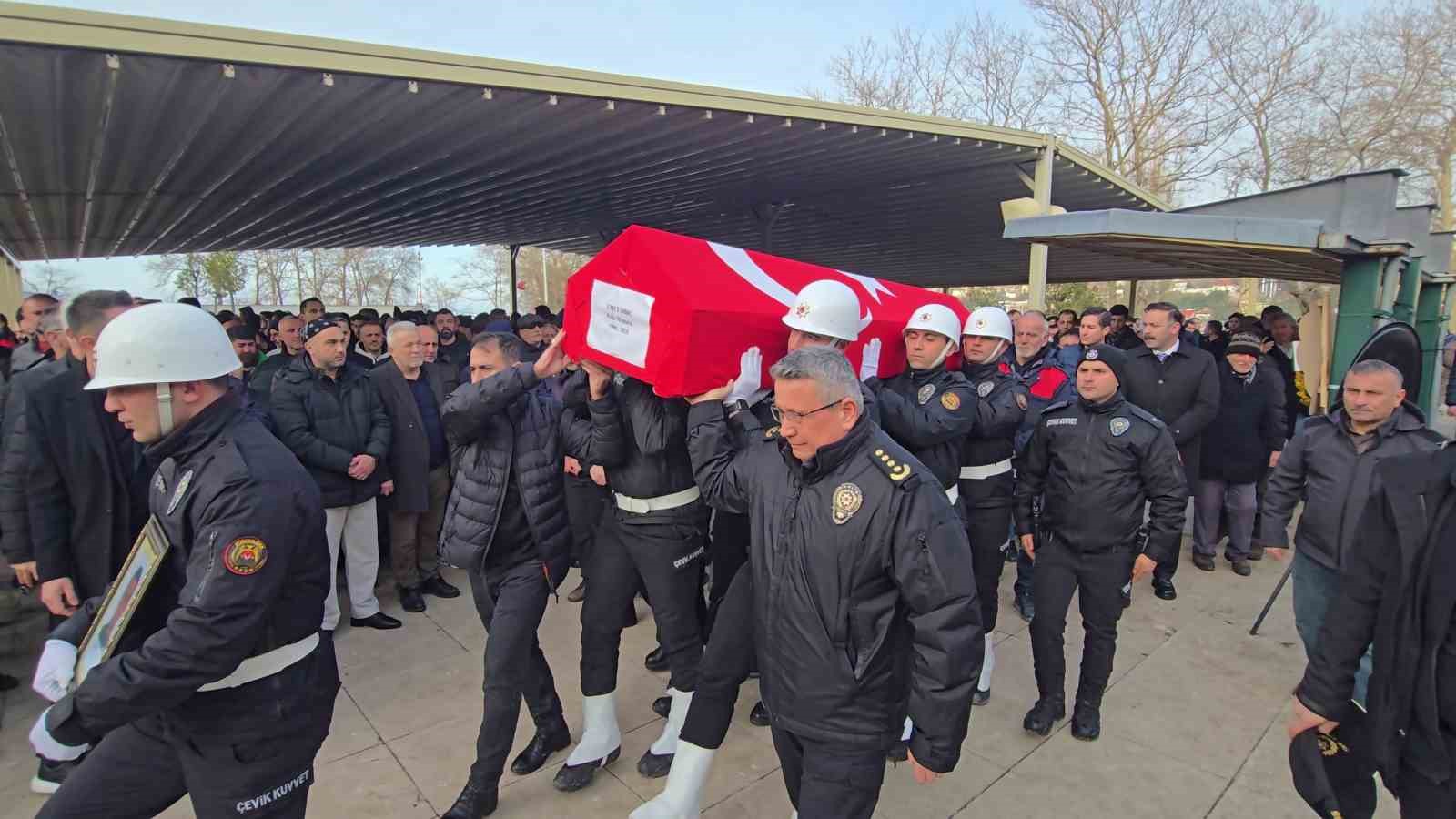silahini temizlerken hayatini kaybeden polis memuru zonguldakta son yolculuguna ugurlandi 2 i2lQN7Ez
