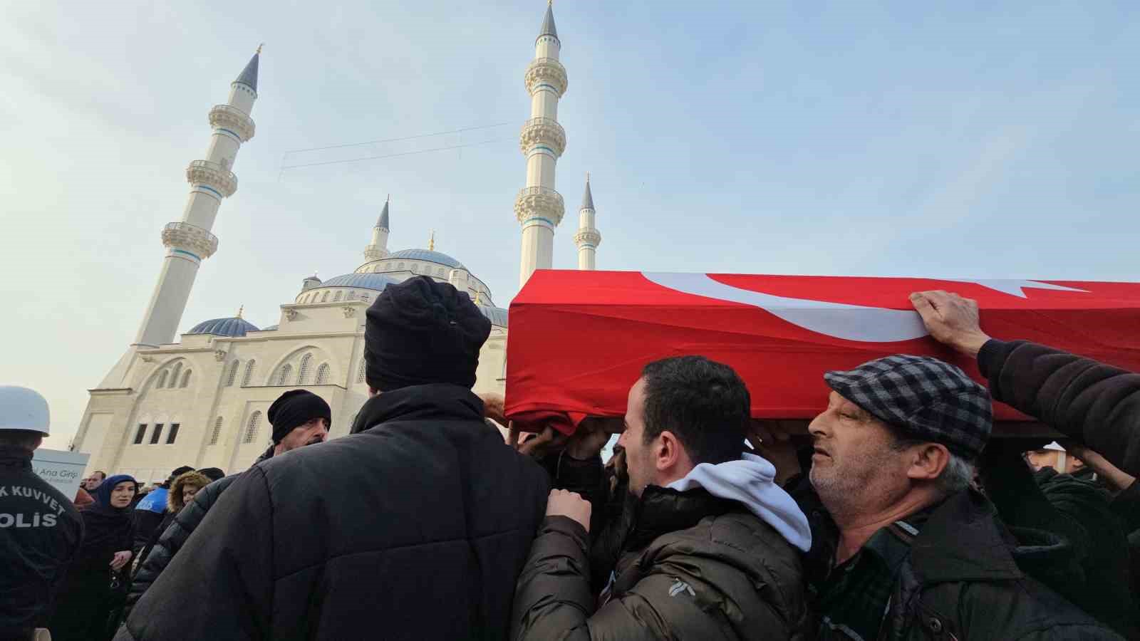 silahini temizlerken hayatini kaybeden polis memuru zonguldakta son yolculuguna ugurlandi 5 vbHvuqPC