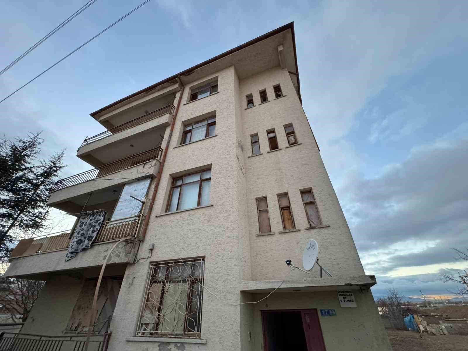 Silahla ateş edip yangın çıkardı 5 silahla ates edip yangin cikardi 1 FR21Z12M