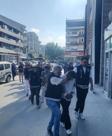 silahla-vurduklari-adami-darbederek-oldurduler-cinayet-ani-kamerada-SzYH26zq.jpg