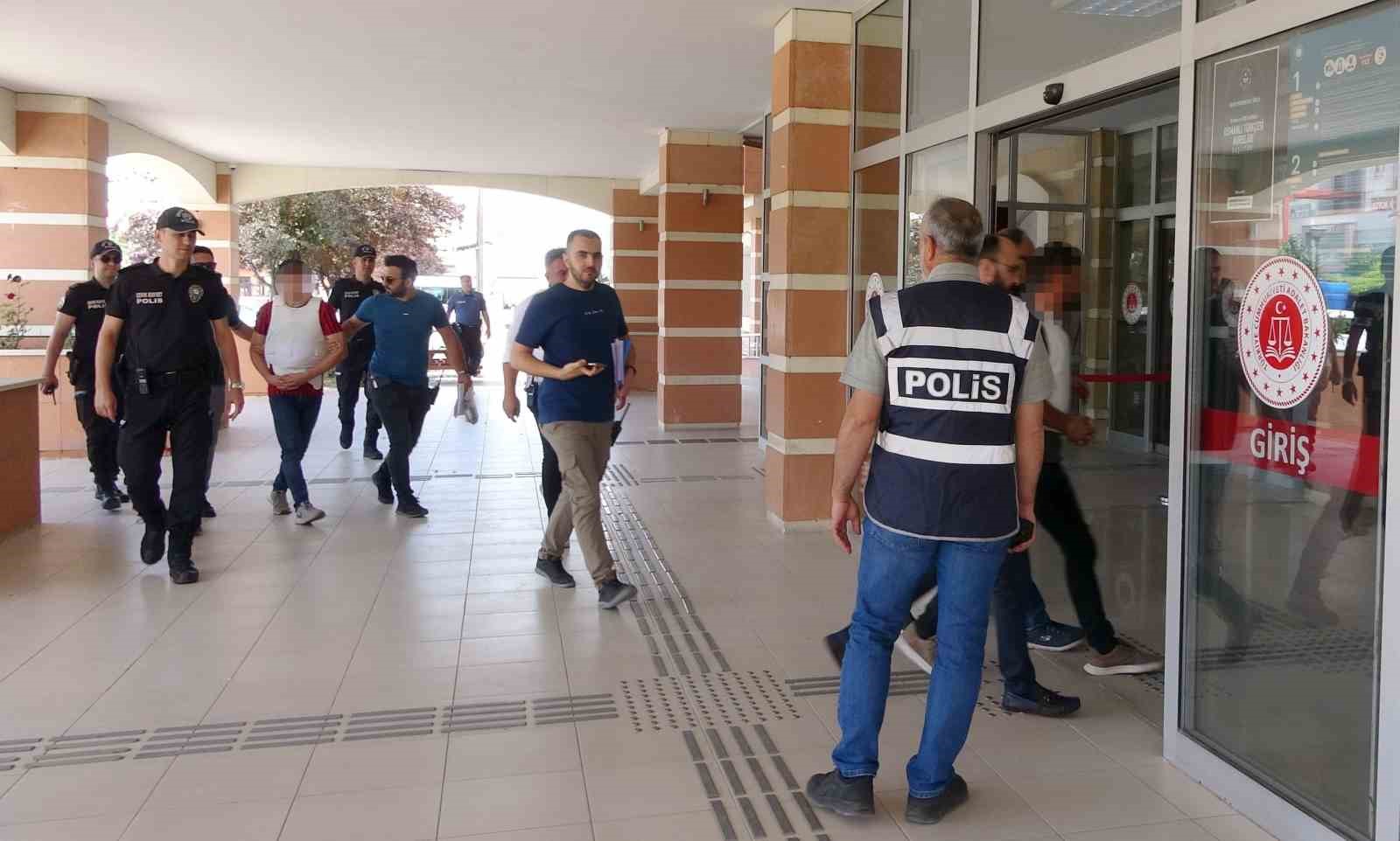 silahla vurulan vatandasa yerde yatarken tekme atan saniga muebbet hapis cezasi 3 D12d5hOc