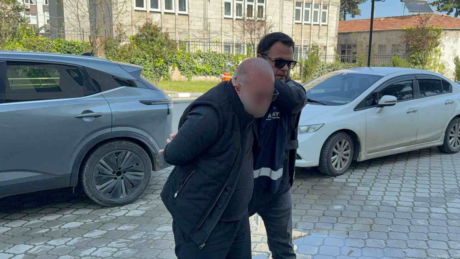 silahla yaralamadan aranan sahis celik yelekle yakalandi 0 wtNVq4E8