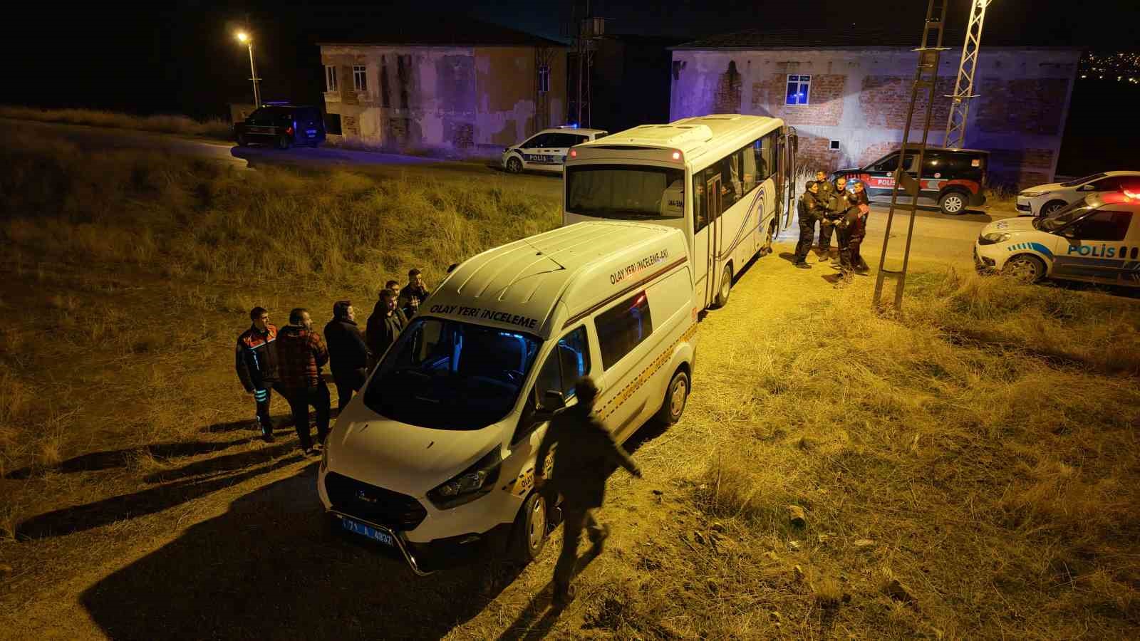 silahli eglenceye mudahale eden polislere saldiri 23 gozalti 6