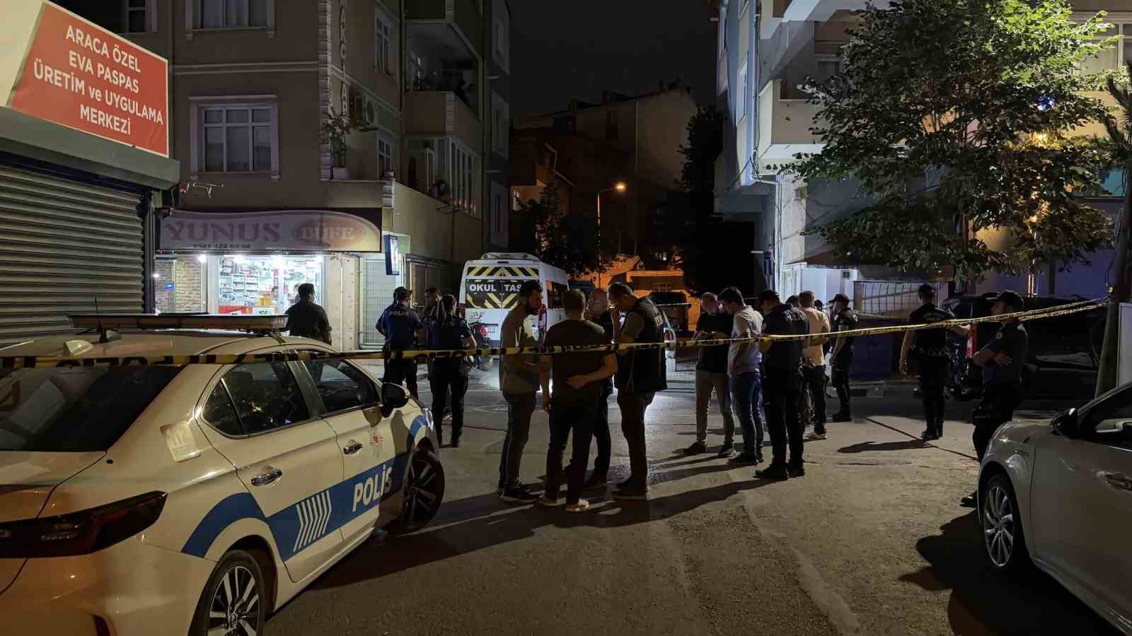 Silahlı kavgada ağır yaralanan 17 yaşındaki genç hayatını kaybetti 4 silahli kavgada agir yaralanan 17 yasindaki genc hayatini kaybetti 0 mNwrCjGm