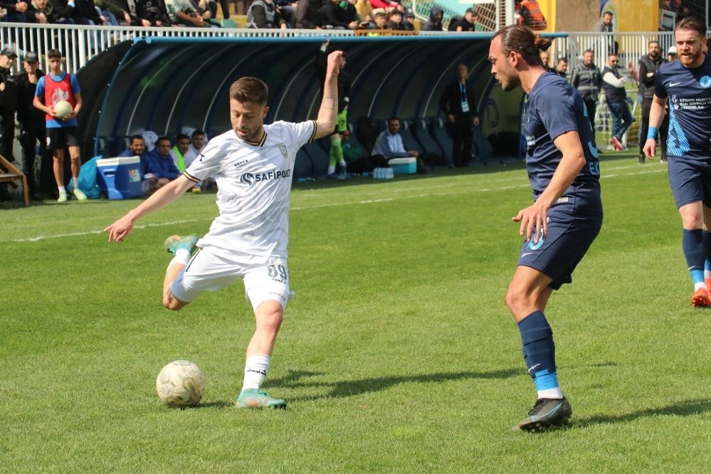 silahli kavgada agir yaralanan futbolcu entube edildi 1