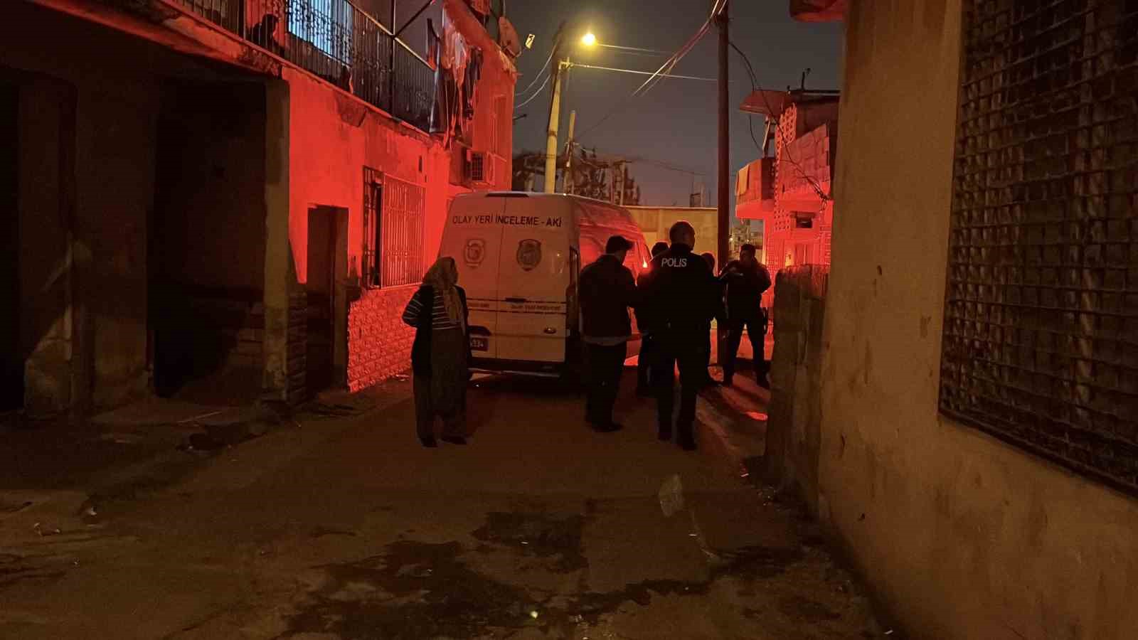 silahli kavgada evinin onunde duran genc kadin basindan vurularak hayatini kaybetti 4 fr7JPXYw