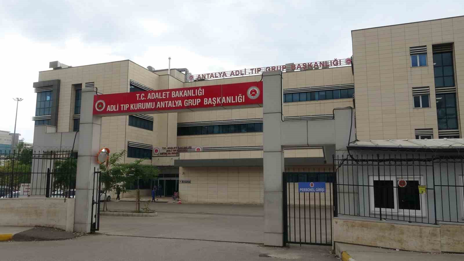 silahli kavgada hayatini kaybeden 2 gencin cenazeleri teslim alindi 2