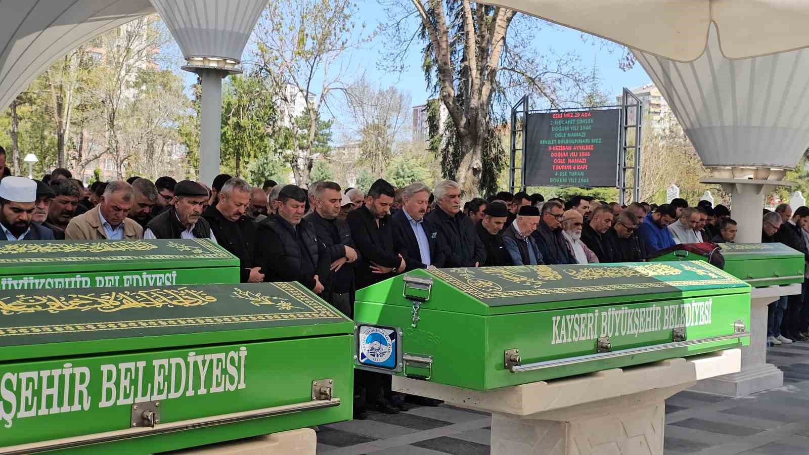 silahli kavgada hayatini kaybeden adam topraga verildi 0 NyW46J1t