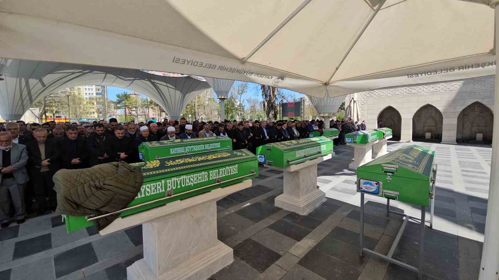 silahli kavgada hayatini kaybeden adam topraga verildi 1 8zPgnmIb