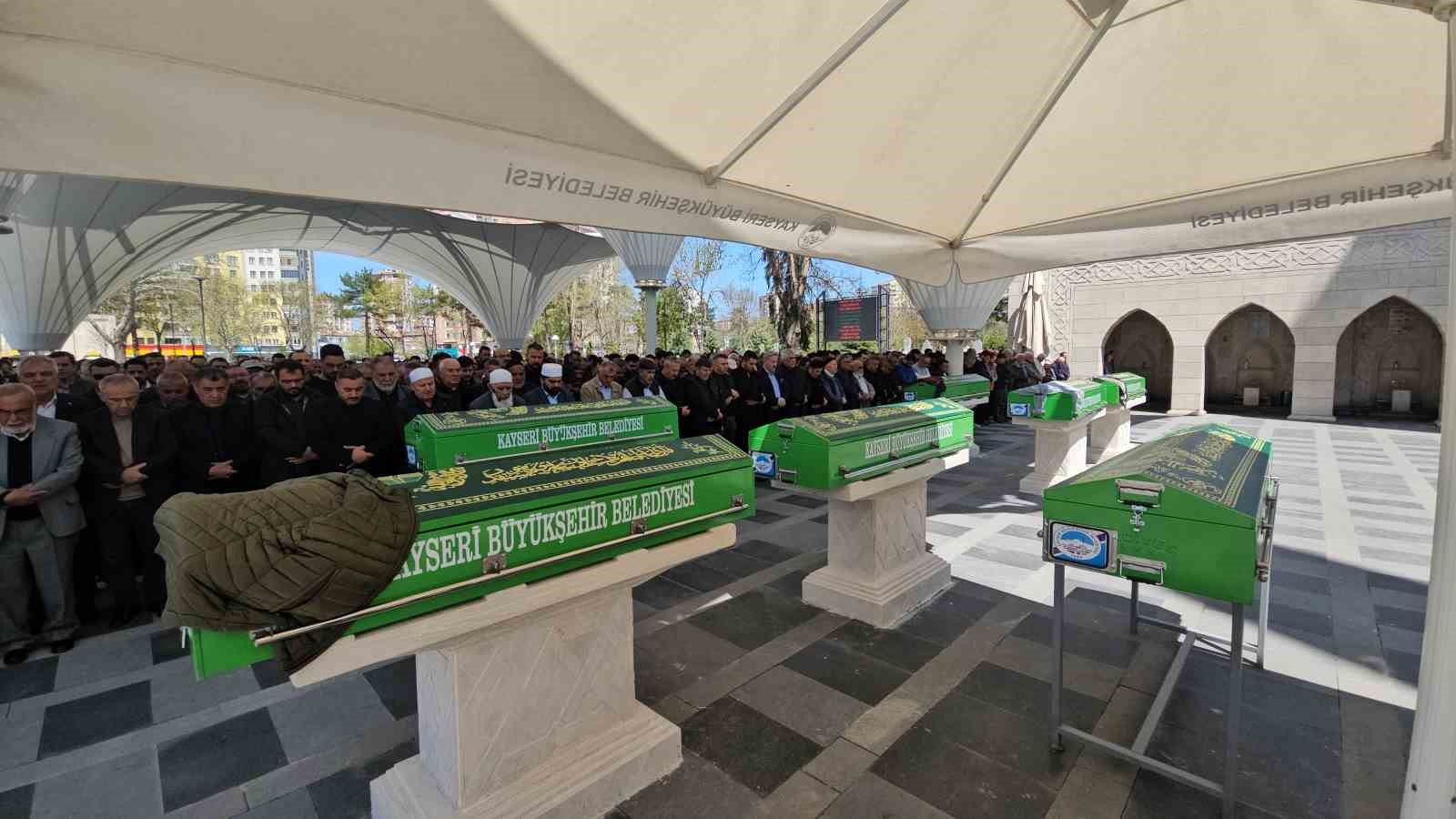 silahli kavgada hayatini kaybeden adam topraga verildi 2 54UFu4TG