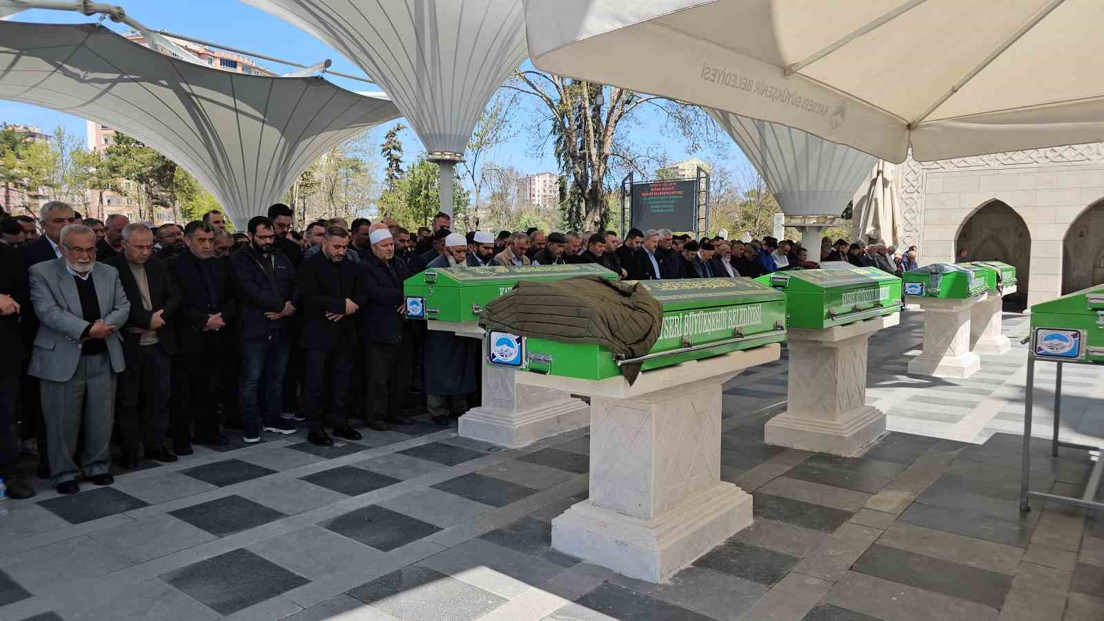 silahli kavgada hayatini kaybeden adam topraga verildi 3 Av5qcD7z