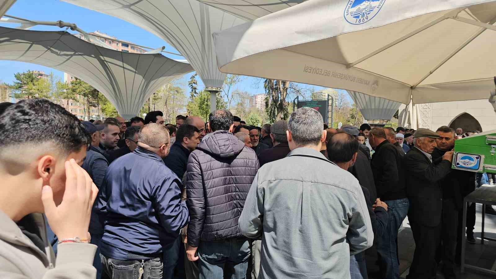silahli kavgada hayatini kaybeden adam topraga verildi 5 NG4uBOG2