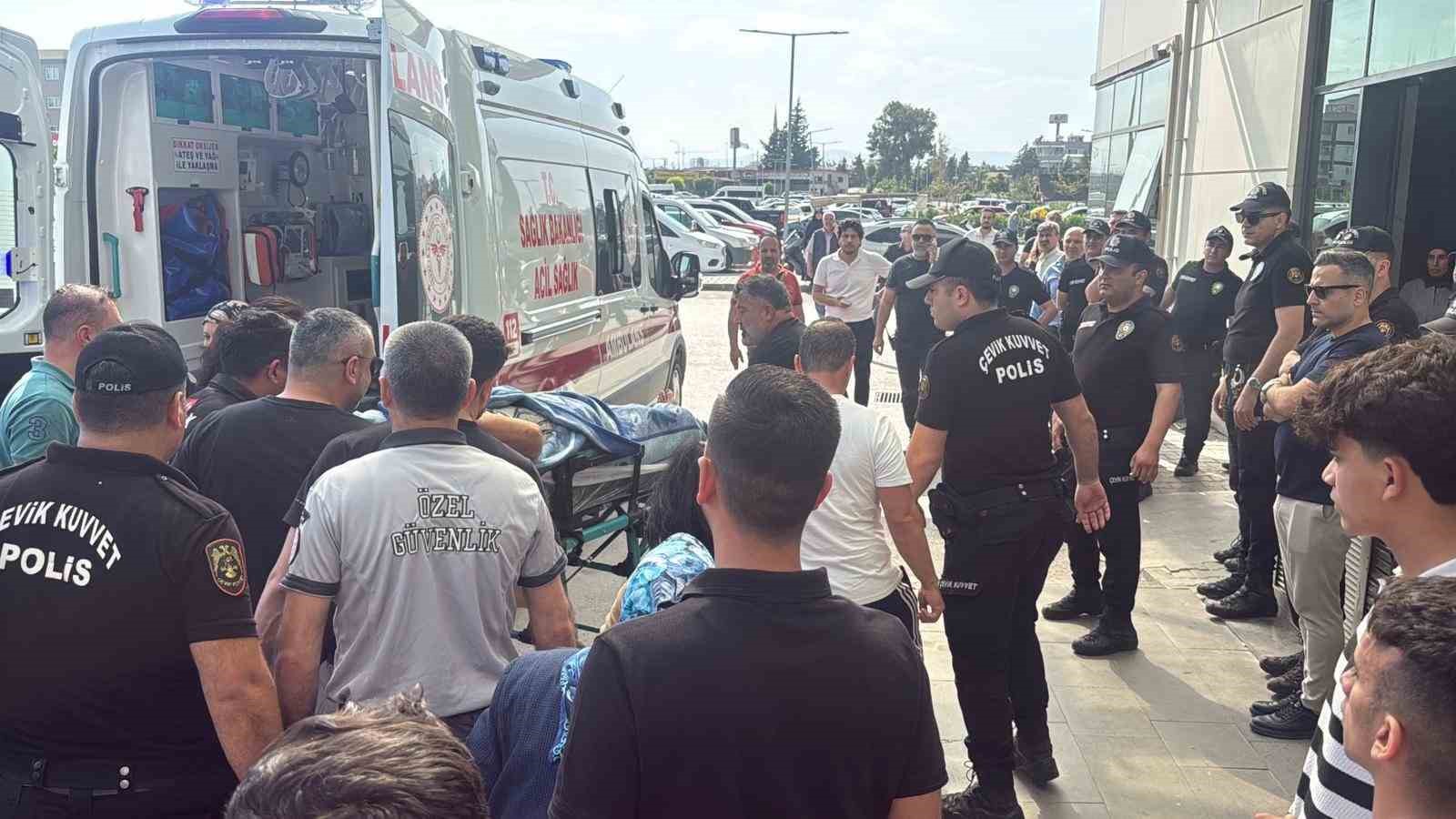Silahlı saldırgan 4 kişiyi öldürdü, 8 kişiyi de yaraladı 5 silahli saldirgan 4 kisiyi oldurdu 8 kisiyi de yaraladi 1 YyaOdOA7