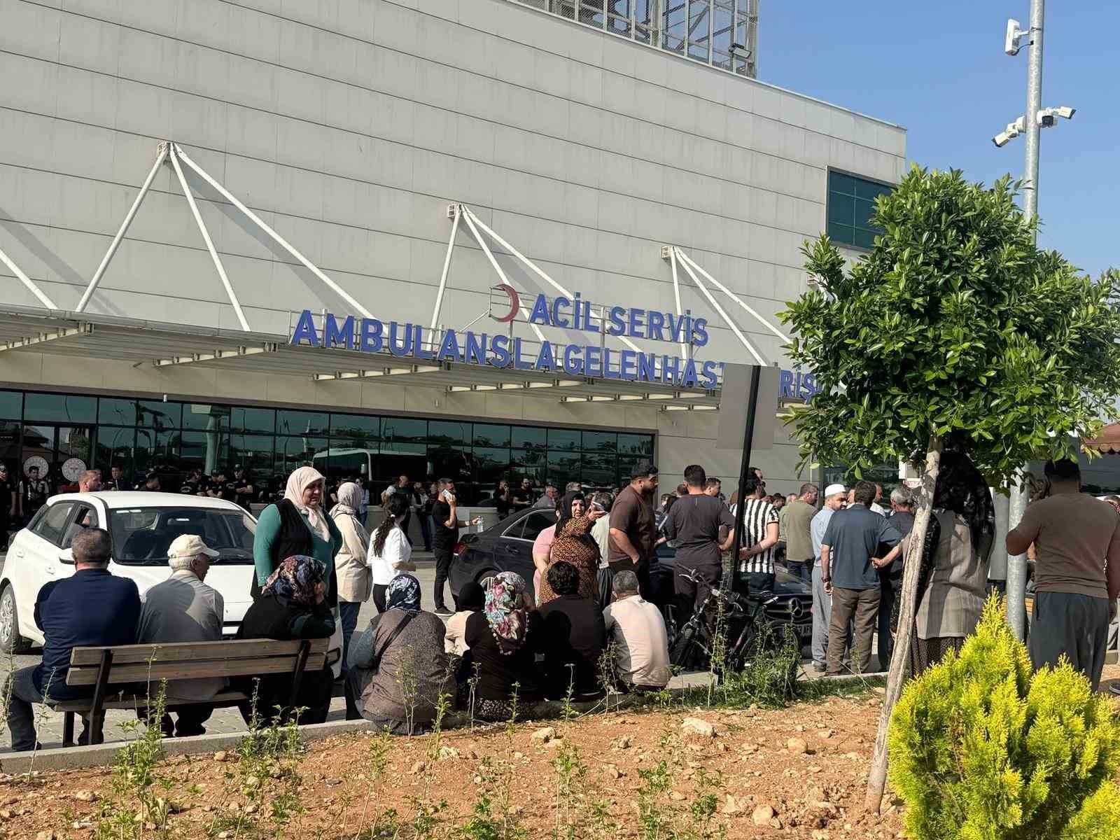 Silahlı saldırgan 4 kişiyi öldürdü, 8 kişiyi de yaraladı 6 silahli saldirgan 4 kisiyi oldurdu 8 kisiyi de yaraladi 2 HnitcSbt