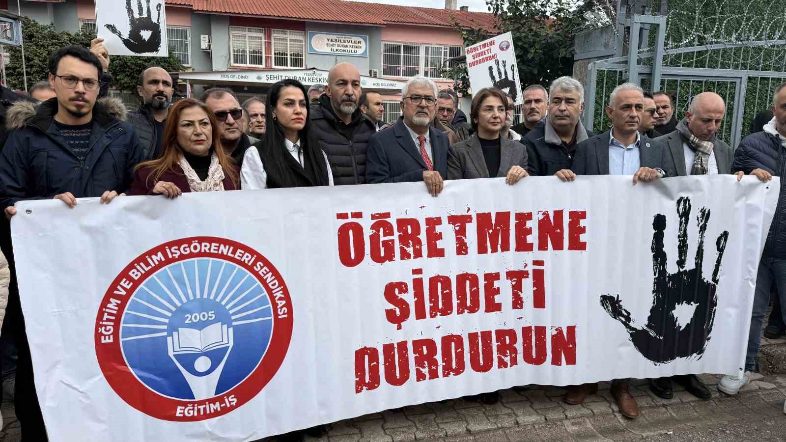 silahli saldiriya ugrayan ogretmen can guvenligim tehlikeye atildi 2 pmjRre52