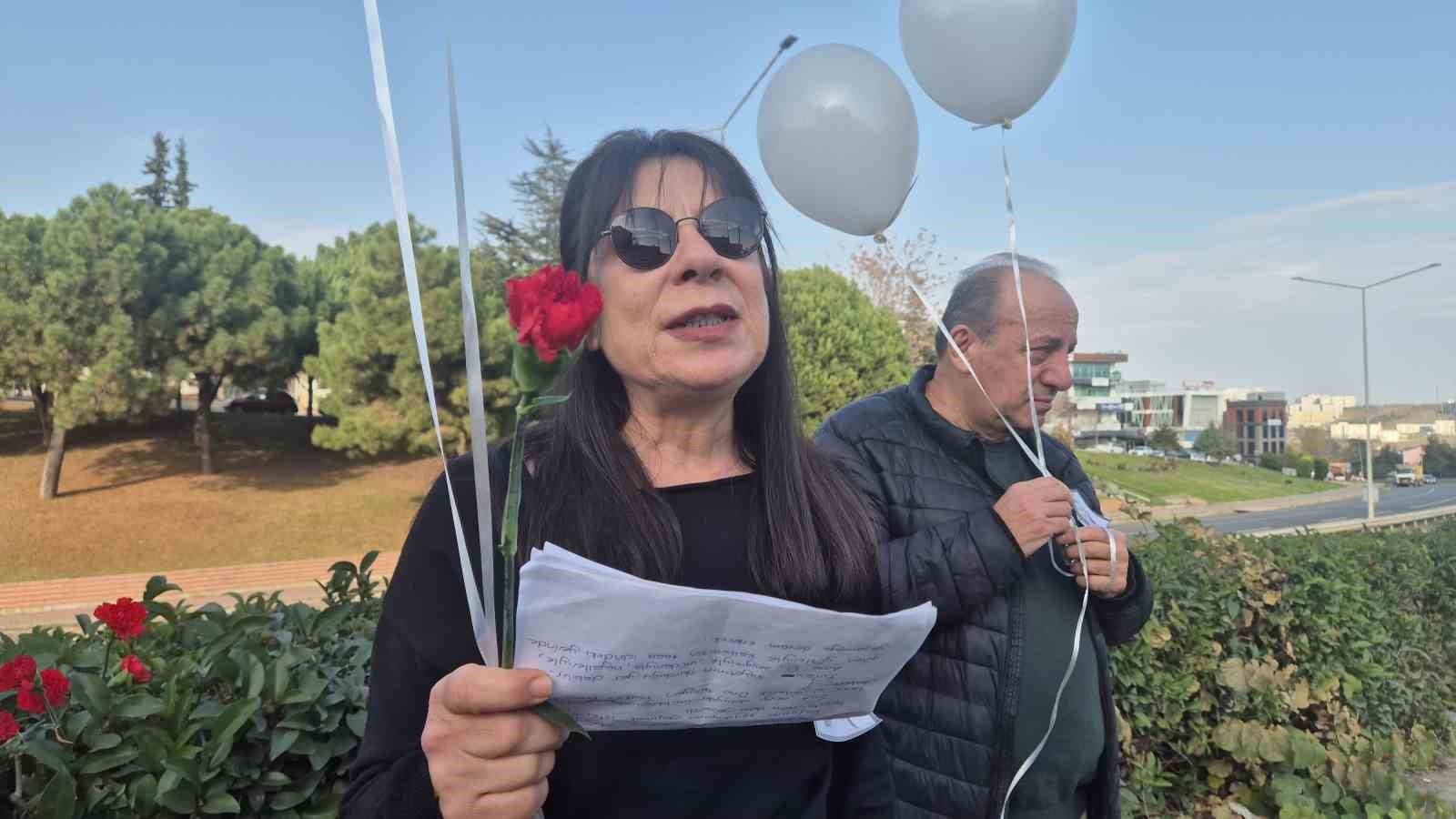 silanin hayatini kaybettigi yolda celenkler birakildi beyaz balonlar gokyuzune birakildi 2 yXczWbhw