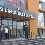 silifke-belediyesine-yolsuzluk-operasyonu-baskan-mustafa-turgut-dahil-18-kisi-gozaltinda-zDG8TqVy.jpg