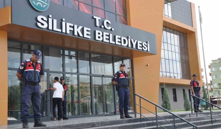 silifke-belediyesine-yolsuzluk-operasyonu-baskan-mustafa-turgut-dahil-18-kisi-gozaltinda-zDG8TqVy.jpg