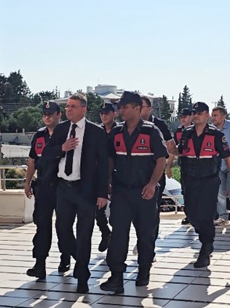 Silifke Belediyesi’ne yönelik operasyonda gözaltına alınan 19 şüpheli adliyeye sevk edildi 6 silifke belediyesine yonelik operasyonda gozaltina alinan 19 supheli adliyeye sevk edildi 2 CwbTfCyh