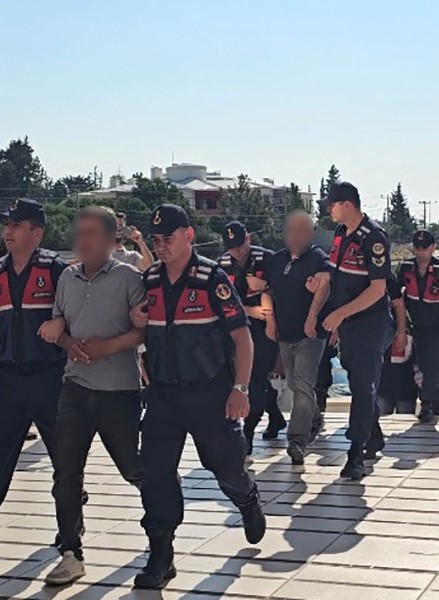 Silifke Belediyesi’ne yönelik operasyonda gözaltına alınan 19 şüpheli adliyeye sevk edildi 7 silifke belediyesine yonelik operasyonda gozaltina alinan 19 supheli adliyeye sevk edildi 3 VOQSLAn1