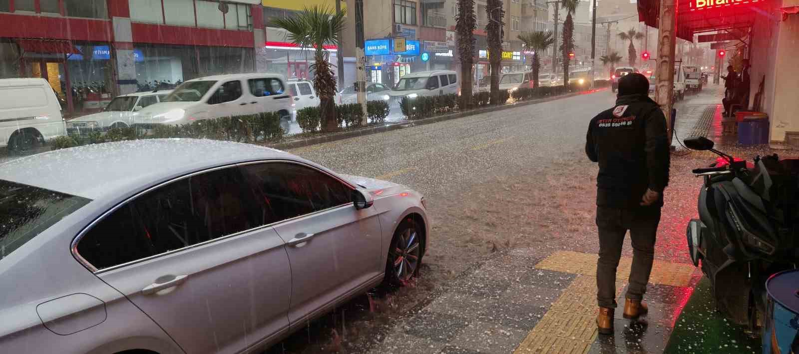 Silifke’de dolu felaketi: Sokaklar beyaza büründü, tarım alanları zarar gördü 4 silifkede dolu felaketi sokaklar beyaza burundu tarim alanlari zarar gordu 0 3EZD4i6H