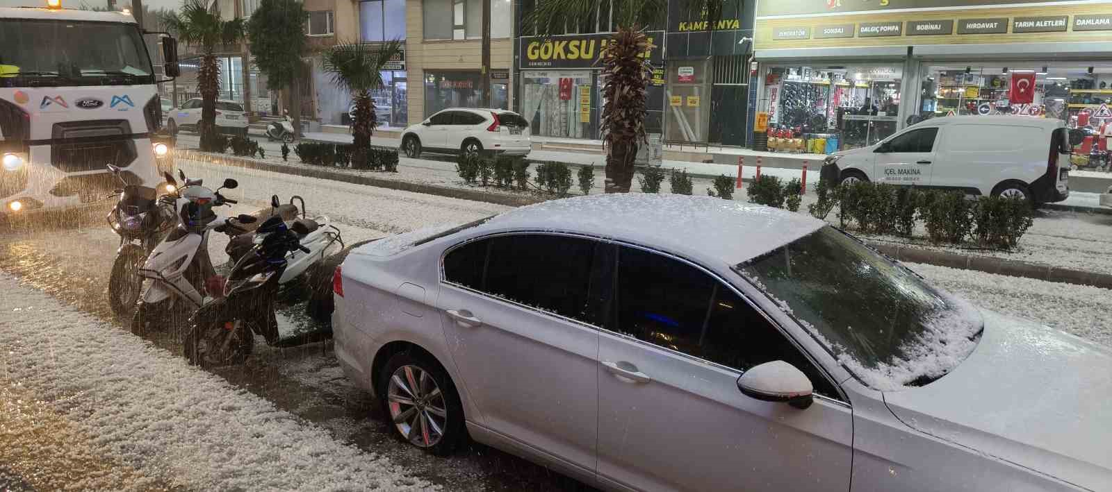 Silifke’de dolu felaketi: Sokaklar beyaza büründü, tarım alanları zarar gördü 5 silifkede dolu felaketi sokaklar beyaza burundu tarim alanlari zarar gordu 1 ymIV4cEN