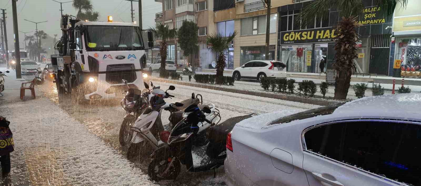 Silifke’de dolu felaketi: Sokaklar beyaza büründü, tarım alanları zarar gördü 6 silifkede dolu felaketi sokaklar beyaza burundu tarim alanlari zarar gordu 2 gcelYwde
