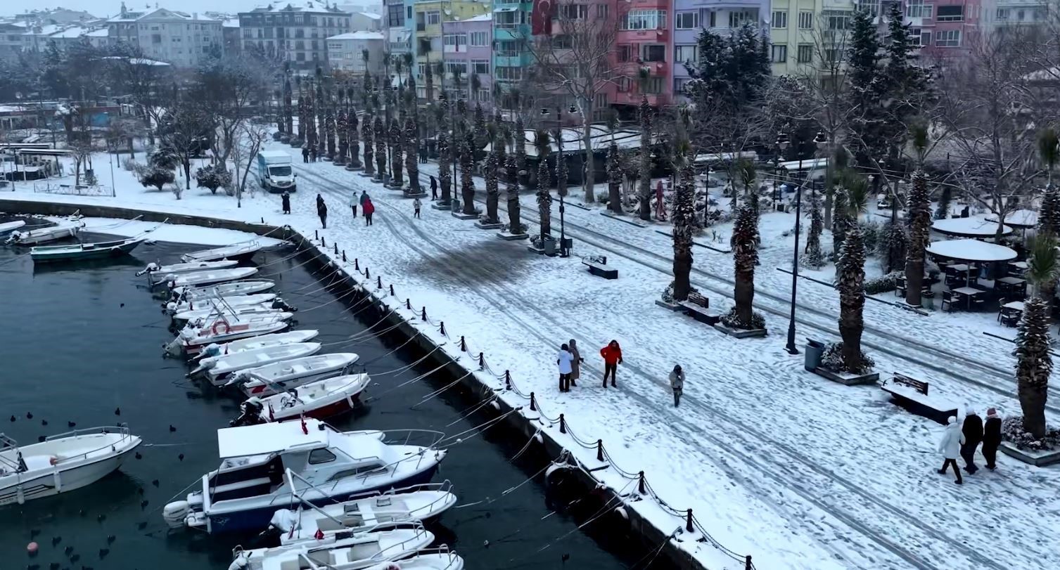 silivri beyaz ortu ile kaplandi kar yagisi havadan goruntulendi 1