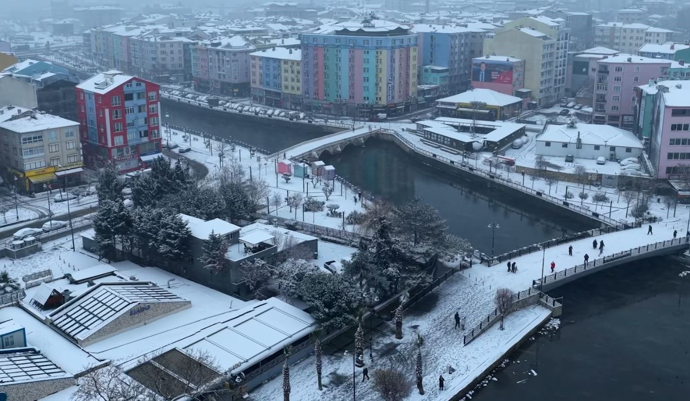 silivri beyaz ortu ile kaplandi kar yagisi havadan goruntulendi 2 5K89yBRe
