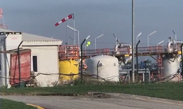 silivri-botas-tesislerinde-yangin-ihbari-uzerine-cok-sayida-ekip-bolgeye-sevk-edildi-yangin-nedeniyle-dwSr24PA.jpg