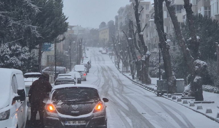 silivri-gune-kar-yagisi-ile-basladi-YcdFs2Kj.jpg