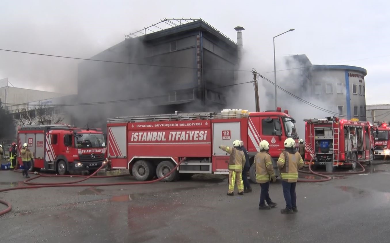 silivri kablo ve insaat malzemeleri ureten fabrikada cikan yangin kontrol altina alindi 0 edNhjfif
