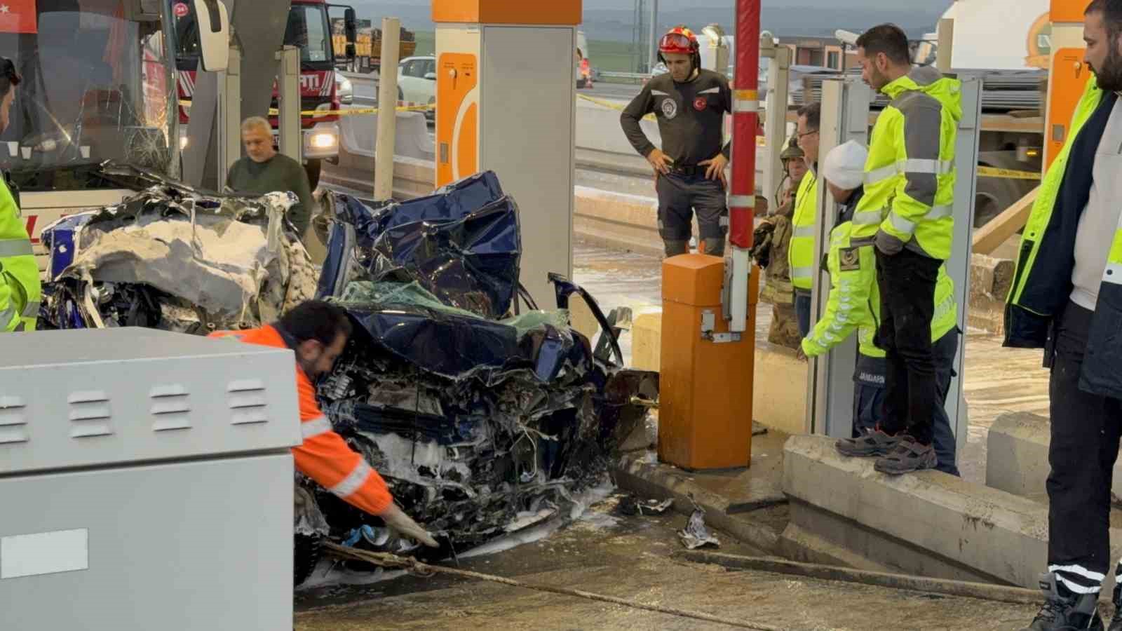 silivri kuzey marmara giselerinde feci kaza 2 olu 1 agir yarali 1 AsvzIuz4