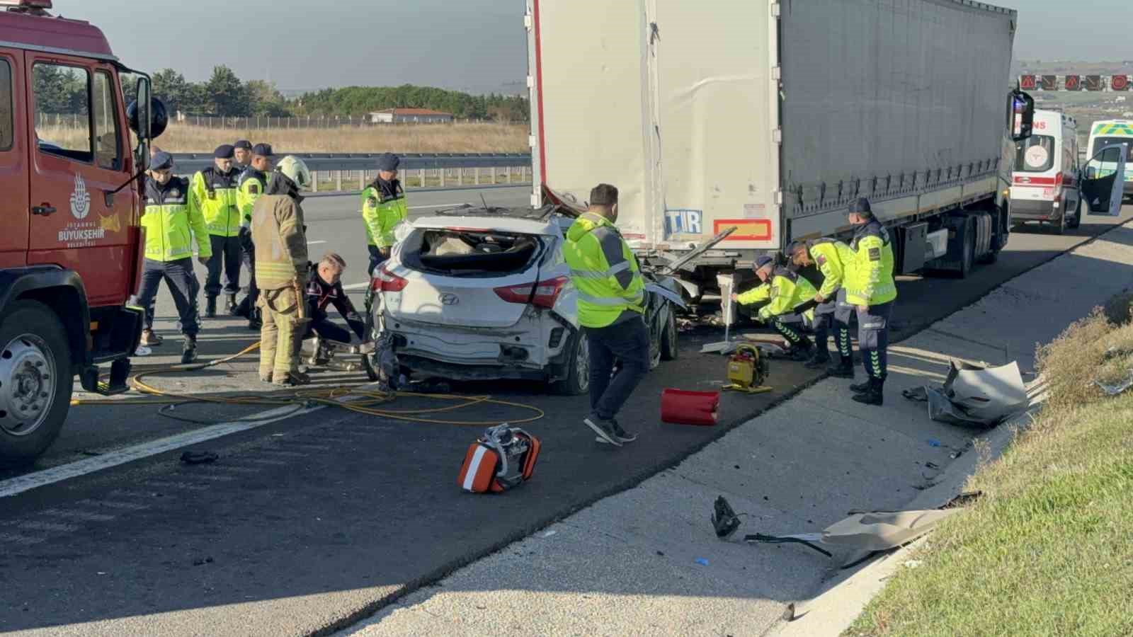 silivri kuzey marmara otoyolunda feci kaza 1 olu 2 zPRABDLr