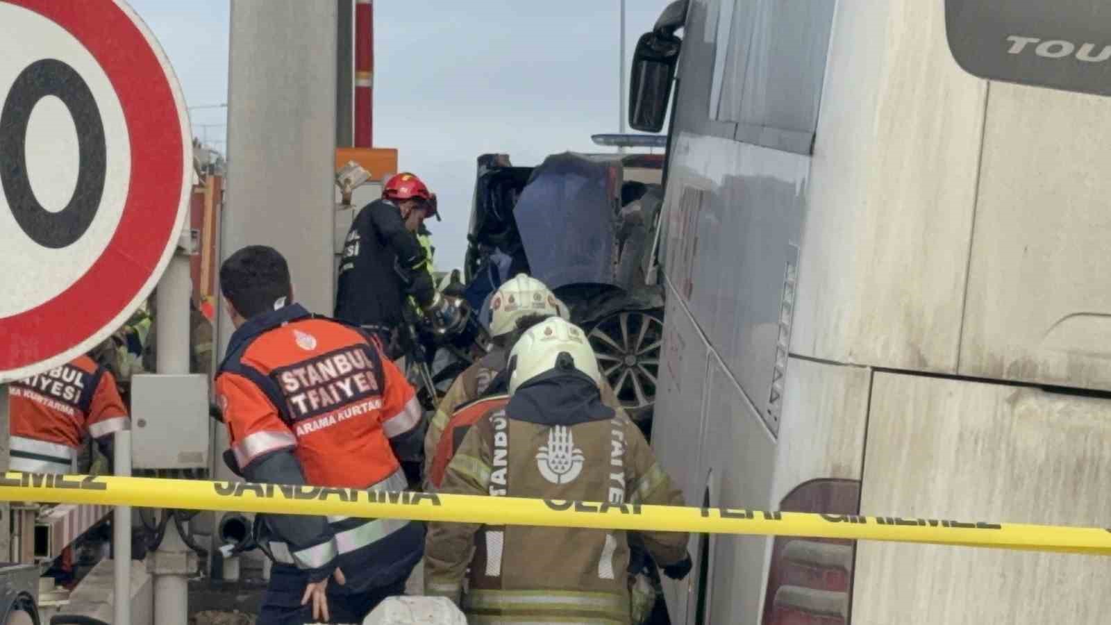 silivri kuzey marmara otoyolunda feci kaza yolcu otobusuyle otomobil carpisti 2 Qd6nRHwj