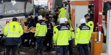 silivri-kuzey-marmara-otoyolunda-feci-kaza-yolcu-otobusuyle-otomobil-carpisti-uyBYMKMu.jpg