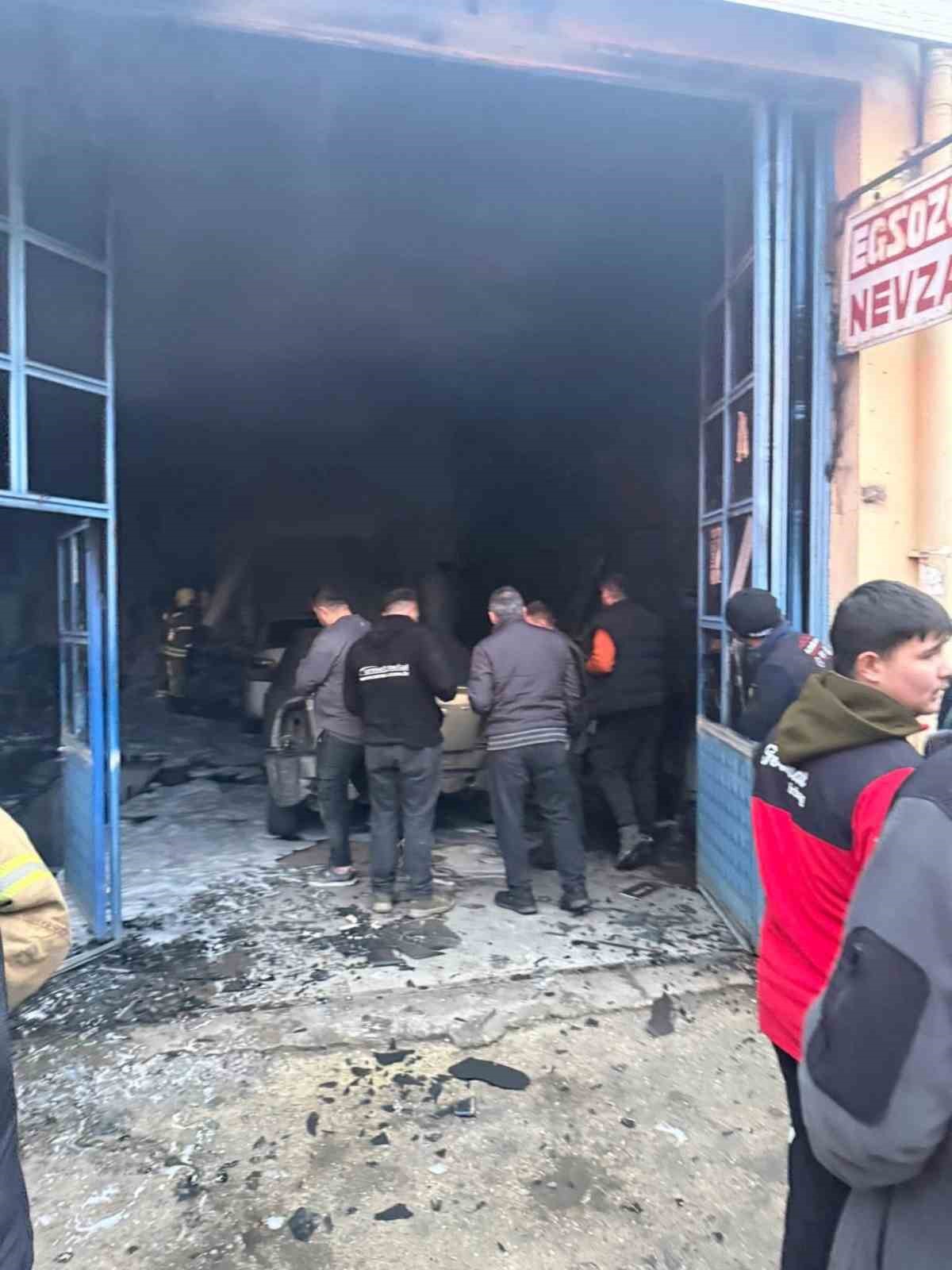 silivri sanayi sitesinde yangin dikkatli ciraklar facianin onune gecti 2 PcSnZHwz