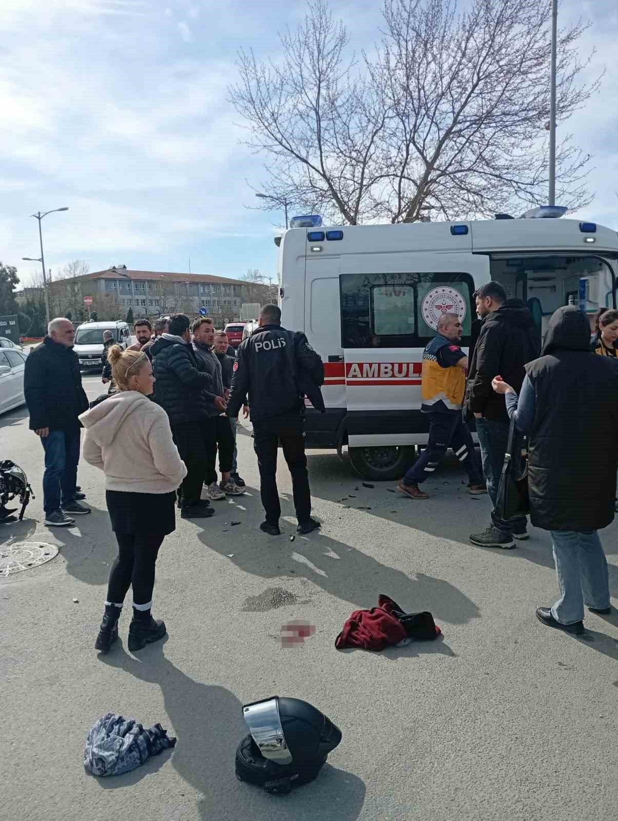 Silivri’de ışık ihlali yapan otomobil sürücüsü, motosikletle çarpıştı 4 silivride isik ihlali yapan otomobil surucusu motosikletle carpisti 0 TbQvLHmc