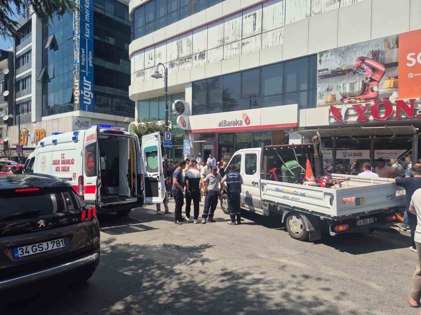 Silivri’de kamyonet durağa daldı: 1 kadın yaralandı 4 silivride kamyonet duraga daldi 1 kadin yaralandi 0 cIV9zQAF