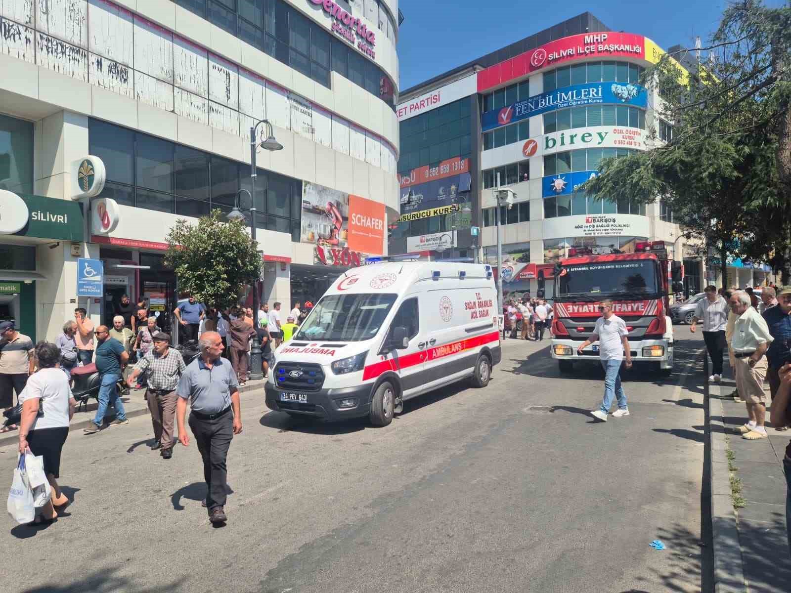 Silivri’de kamyonet durağa daldı: 1 kadın yaralandı 5 silivride kamyonet duraga daldi 1 kadin yaralandi 1 PFmpklGD