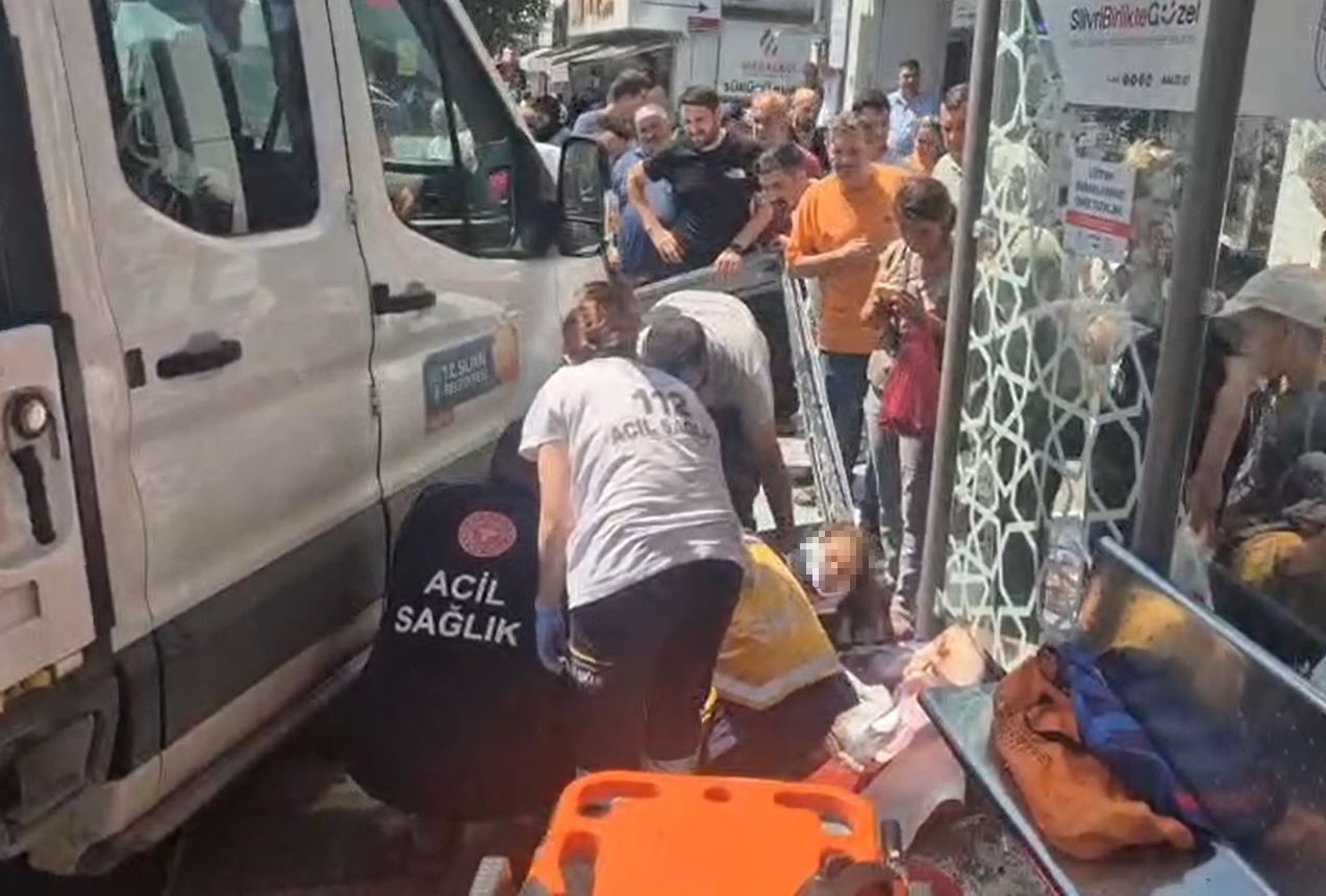 Silivri’de kamyonet durağa daldı: 1 kadın yaralandı 6 silivride kamyonet duraga daldi 1 kadin yaralandi 2 jWtMkjUV