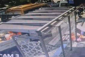 Samsun’da taşkınlık yapan alkollü şahsı tek yumrukla yere serdi: O anlar kamerada 1 thumbnail