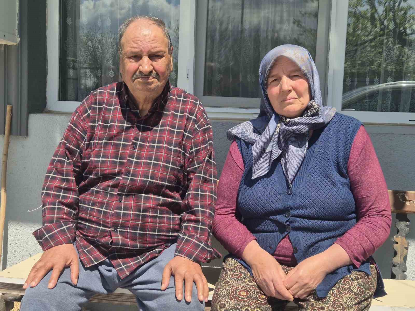 Silivri’de yaşlı çifti "tarlanızı alacağız" diyerek dolandırdılar 5 silivride yasli cifti tarlanizi alacagiz diyerek dolandirdilar 1 9IvnpOcR