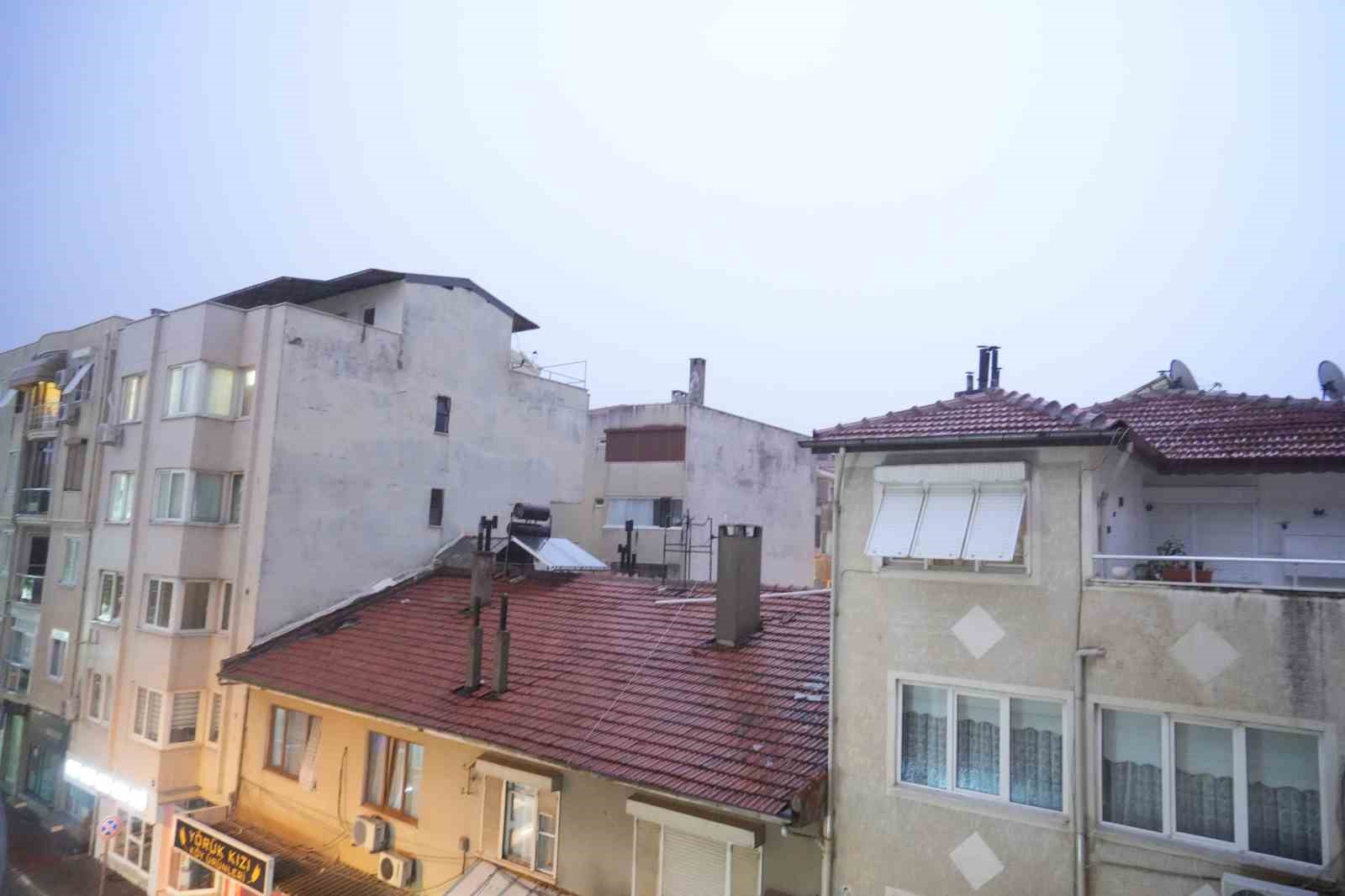 simsekler geceyi aydinlatti ardindan yasanan deprem ise korkuttu 2 XjvhUbTH