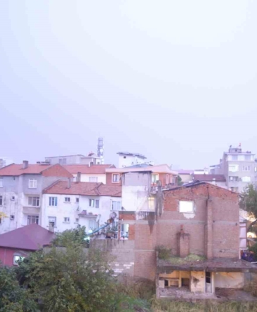 simsekler-geceyi-aydinlatti-ardindan-yasanan-deprem-ise-korkuttu-W8z7QNfy.jpg