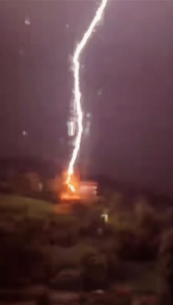 Şimşekleri görüntülemek isterken, yakın noktaya isabet eden yıldırımla deprem oldu sandı 6 simsekleri goruntulemek isterken yakin noktaya isabet eden yildirimla deprem oldu sandi 2 VJ4RHfrB