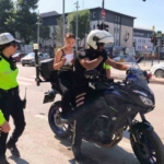 sinava-1-dakika-kala-polis-yetistirdi-ASBw1veJ.jpg