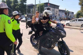 sinava-1-dakika-kala-polis-yetistirdi-ASBw1veJ.jpg