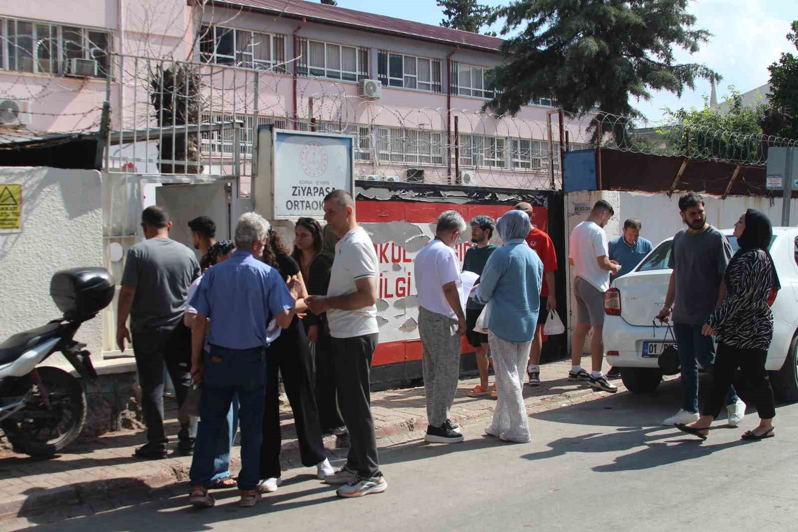 Sınava 1 dakika kala yetişti, aracının el frenini çekmeden araçtan fırlayıp okula koştu 7 sinava 1 dakika kala yetisti aracinin el frenini cekmeden aractan firlayip okula kostu 3 bdXZilbC